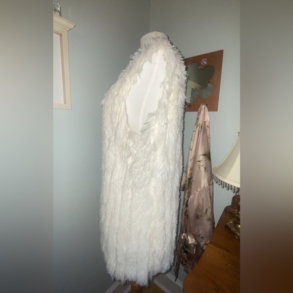 NWOT Jolt Faux Fur White Vest - Picture 2 of 5